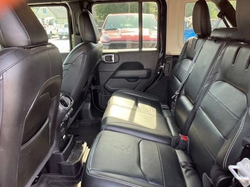 Used 2023 Jeep Wrangler Unlimited Sahara w/ Cold Weather Group AWD/4WD image 18