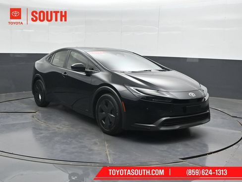 Used 2025 Toyota Prius LE AWD/4WD image 4