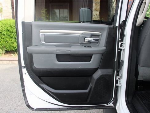 Used 2018 RAM 2500 SLT image 30