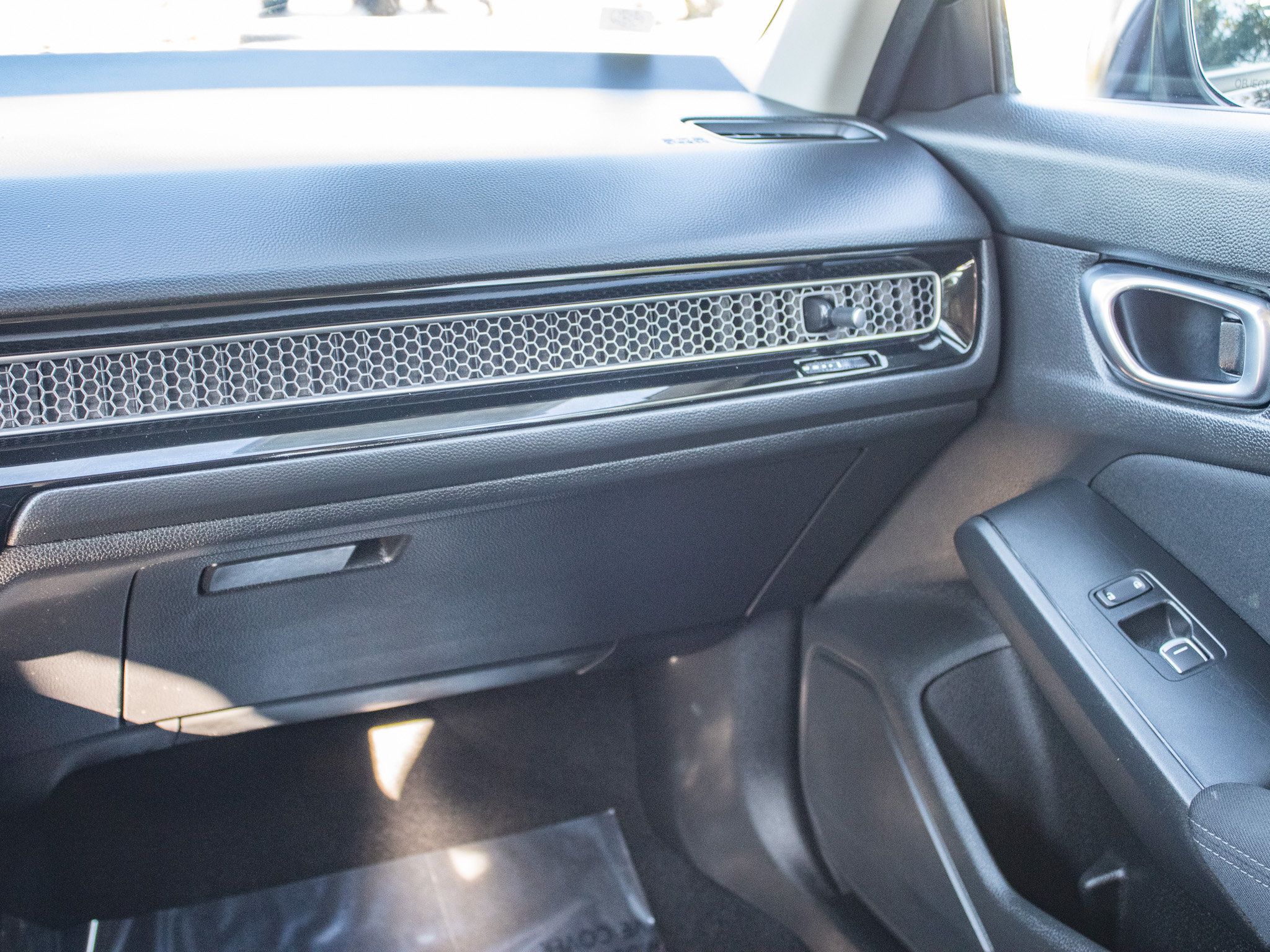 Used 2025 Honda Civic LX image 42