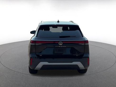 Used 2026 Volkswagen Tiguan SE AWD/4WD image 10