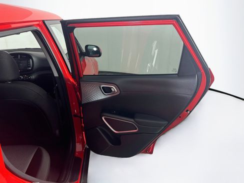 Used 2025 Kia Soul LX w/ LX Technology Package FWD image 29