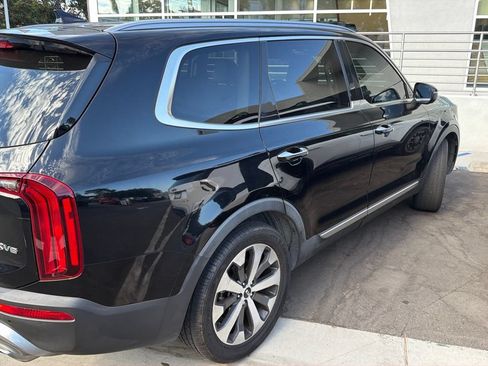 Used 2020 Kia Telluride S w/ S 8 Passenger Seating Package FWD image 3