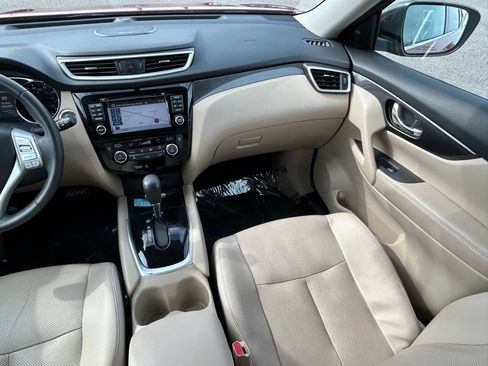 Used 2016 Nissan Rogue SL w/ SL Premium Package FWD image 11