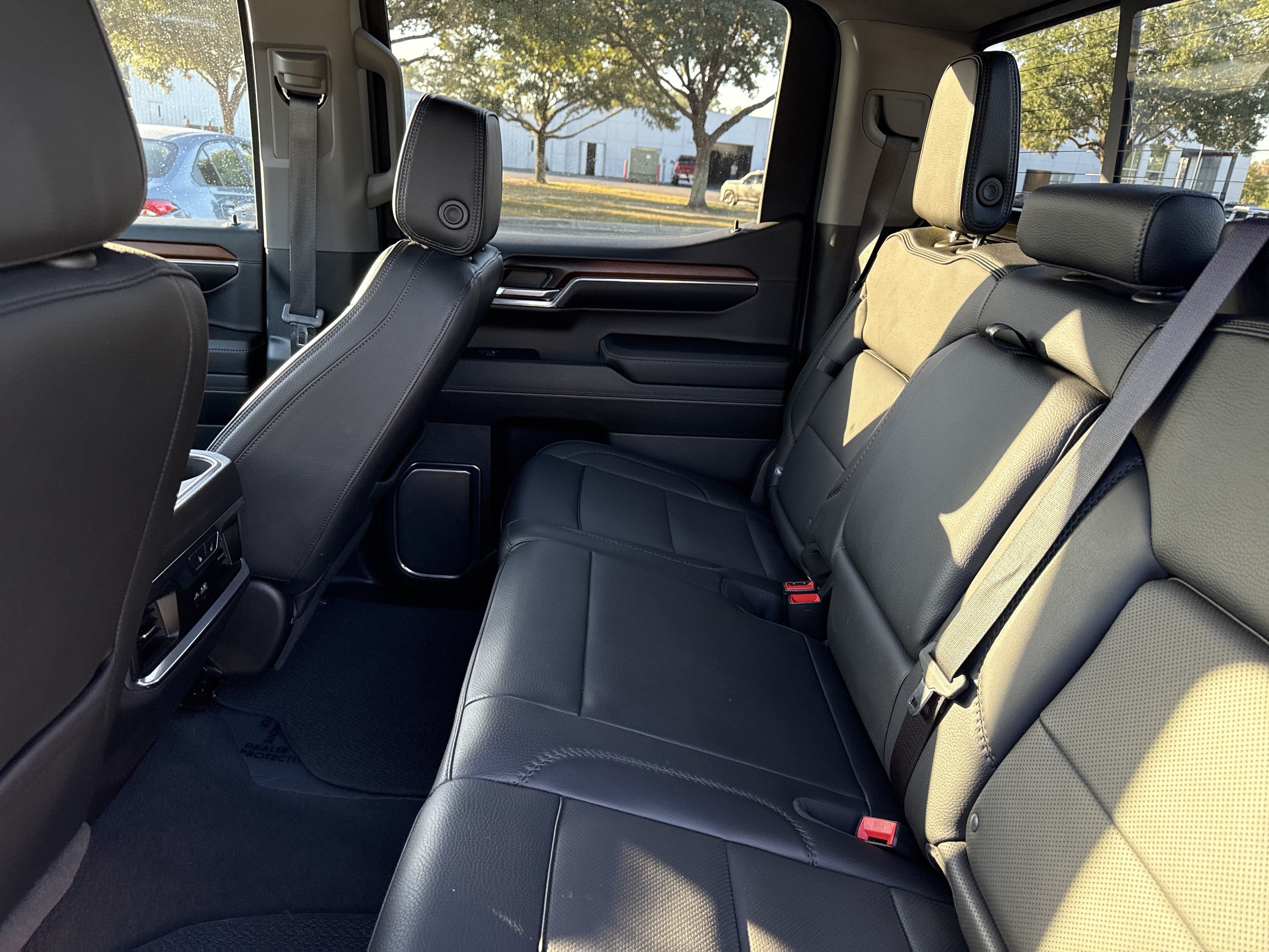 Used 2024 GMC Sierra 1500 Denali w/ Technology Package AWD/4WD image 24
