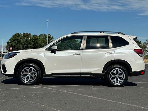 Used 2020 Subaru Forester Premium image 7