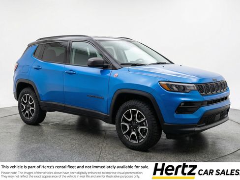 Used 2025 Jeep Compass Trailhawk AWD/4WD image 1