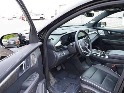 Used 2025 Buick Enclave Avenir AWD/4WD image 14