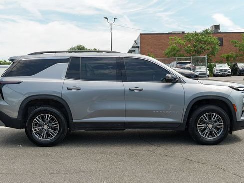 Used 2024 Chevrolet Traverse LT AWD/4WD image 8