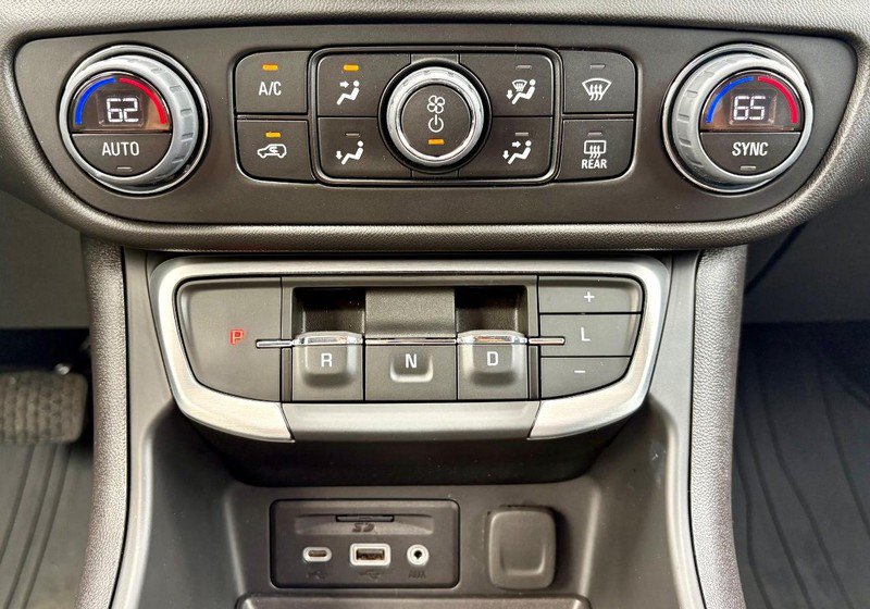 Used 2024 GMC Terrain SLE w/ Driver Convenience Package FWD image 27