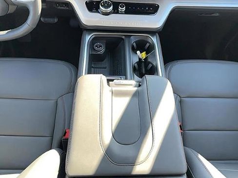 New 2025 Ford Expedition Active image 11