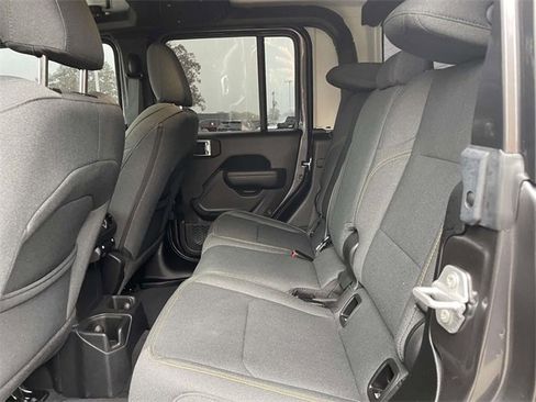 Used 2025 Jeep Gladiator Sport image 10