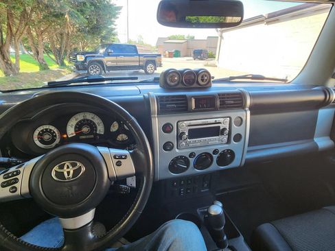 Used 2014 Toyota FJ Cruiser 4WD w/ Upgrade Package image 25
