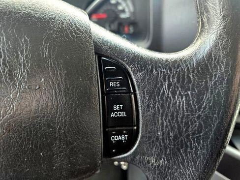 Used 2011 Ford E-350 and Econoline 350 XLT image 12