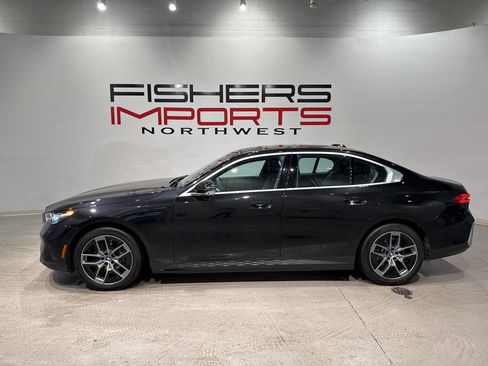 Used 2024 BMW i5 eDrive40i w/ Premium Package image 9