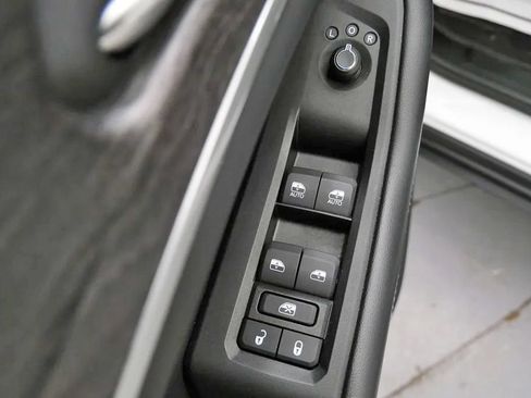 Used 2023 Jeep Grand Cherokee L Limited AWD/4WD image 13