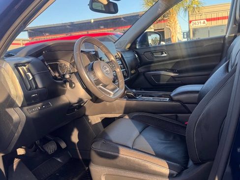 Used 2022 Nissan Pathfinder SL w/ SL Premium Package image 4