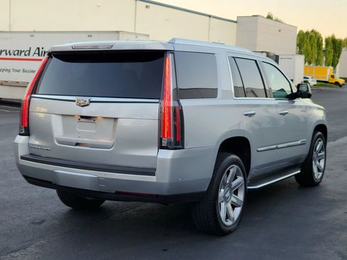 Used 2017 Cadillac Escalade Luxury image 4