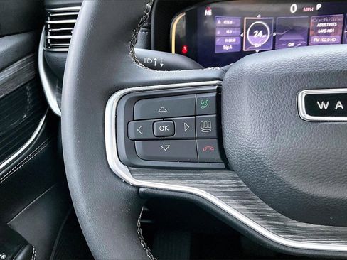 Certified 2024 Jeep Wagoneer L Series II w/ Flexible Seating Group image 30