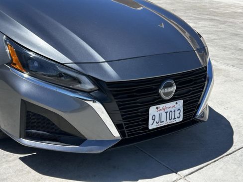 Used 2024 Nissan Altima 2.5 SV FWD image 9