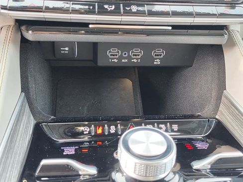 Used 2024 Jeep Wagoneer L Series III w/ Premium Group I AWD/4WD image 24