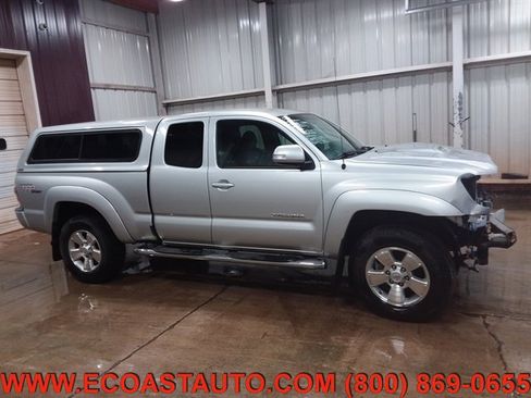 Used 2013 Toyota Tacoma 4x4 Access Cab V6 w/ TRD Sport Pkg image 6