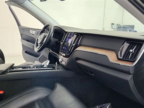 Used 2023 Volvo XC60 B5 Ultimate w/ Climate Package image 37