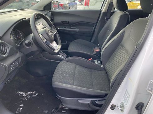 Used 2022 Nissan Kicks S image 9