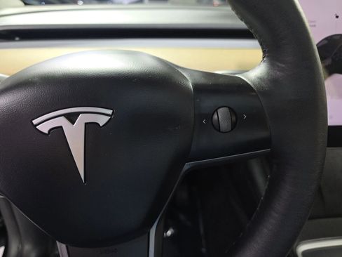 Used 2022 Tesla Model Y Long Range AWD/4WD image 31