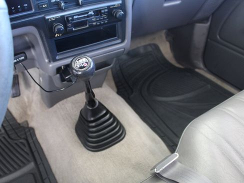 Used 1992 Toyota Pickup Deluxe RWD image 24