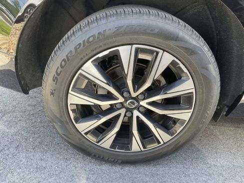 Used 2023 Volvo XC60 B5 Plus AWD/4WD image 5