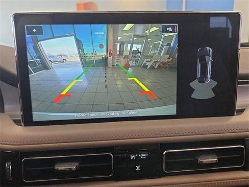 Used 2022 Lincoln Nautilus FWD w/ Premium Package image 17