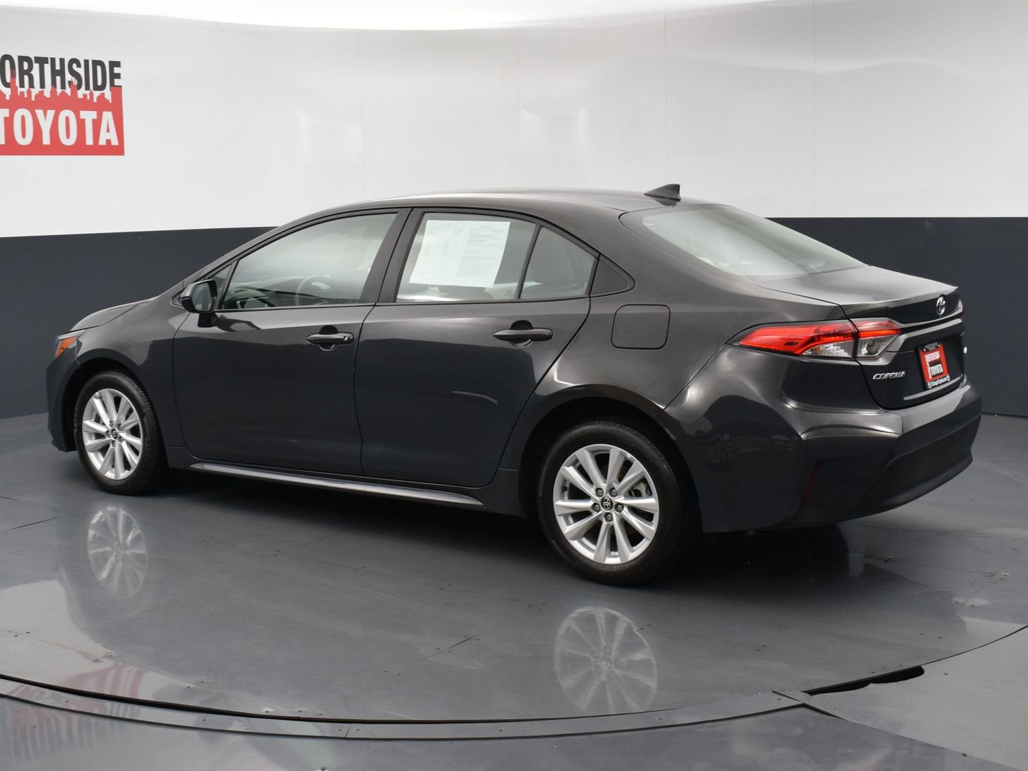 Used 2025 Toyota Corolla LE w/ LE Premium Package FWD image 2