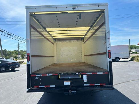 Used 2021 GMC Savana 3500 Extended w/ Power Convenience Package RWD image 7