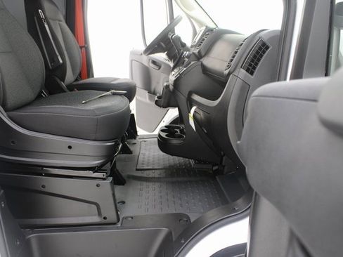 Used 2025 RAM ProMaster 2500 w/ Convenience Group image 18