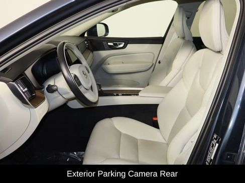 Used 2021 Volvo XC60 T5 Momentum w/ Premium Package image 13