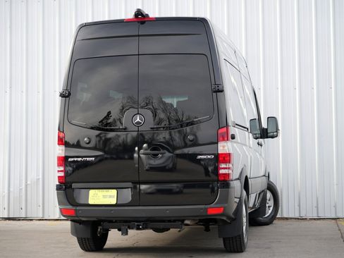 Used 2018 Mercedes-Benz Sprinter 2500 image 5