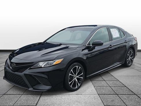 Used 2018 Toyota Camry SE w/ Protection Package (Q2) image 1