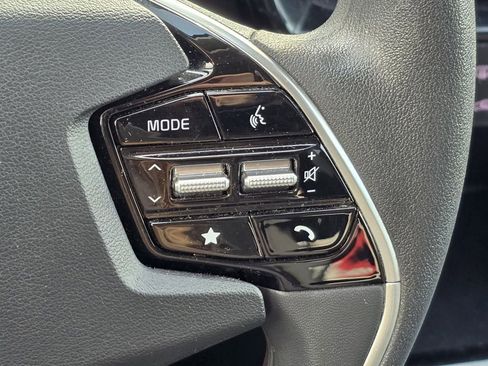 Used 2023 Kia Niro LX image 12