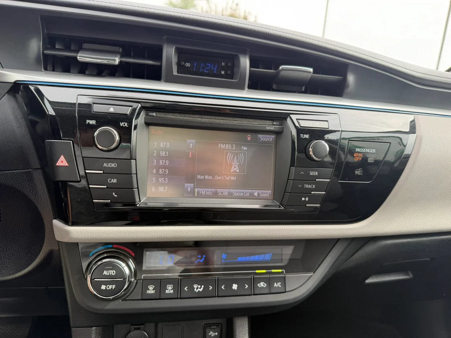 Used 2014 Toyota Corolla LE w/ Protection Package FWD image 23