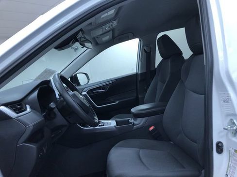 Used 2025 Toyota RAV4 XLE AWD/4WD image 19
