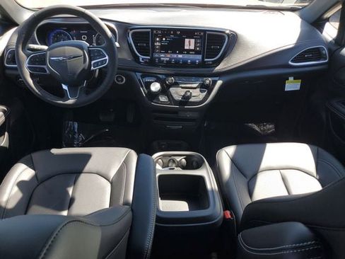New 2026 Chrysler Pacifica Select image 15