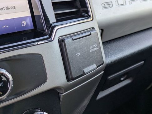 Used 2022 Ford F350 Lariat image 29