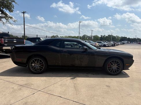 Used 2010 Dodge Challenger R/T RWD image 2