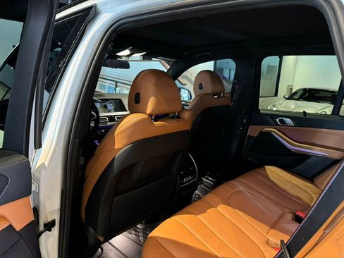 Used 2022 BMW X5 M50i image 19