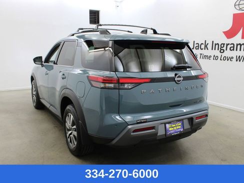 New 2026 Nissan Pathfinder SL image 2