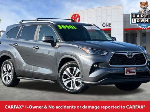 Certified 2023 Toyota Highlander XLE image 2