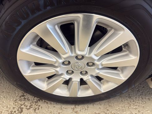 Used 2014 Toyota Sienna Limited w/ Limited Premium Package FWD image 33