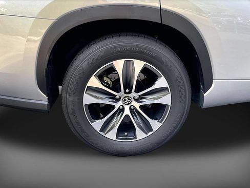 Used 2021 Toyota Highlander XLE FWD image 35