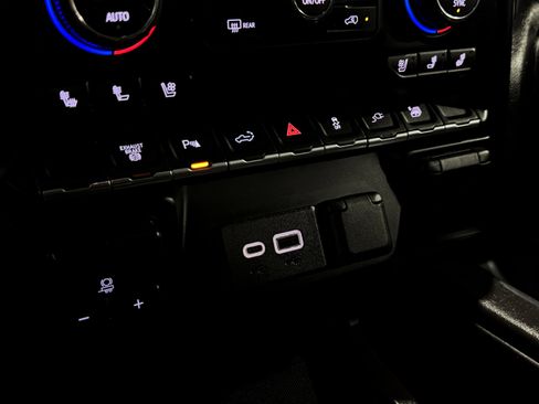 Used 2022 Chevrolet Silverado 3500 High Country image 28